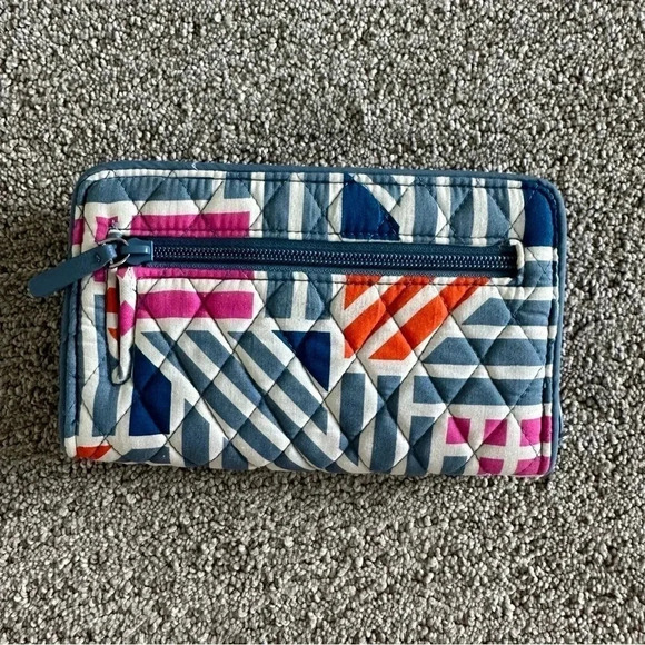 Vera Bradley RFID TurnLock Wallet in Geo Medallions - Picture 2 of 8
